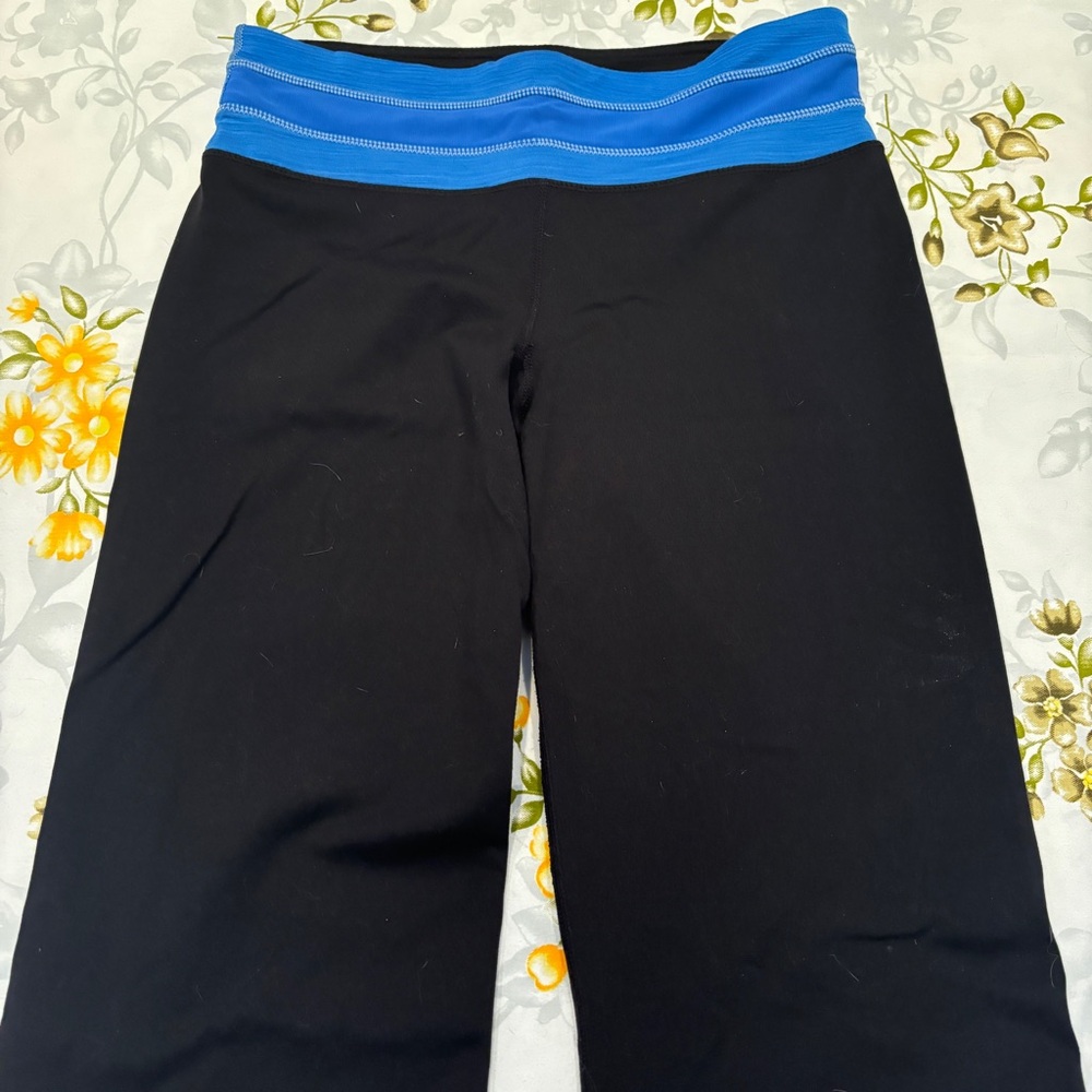 Kirkland Size S Short Yoga Pants - Picture 2 of 5